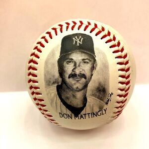 Don Mattingly Yankees 1996 Burger King Photo Ball (BIN1)